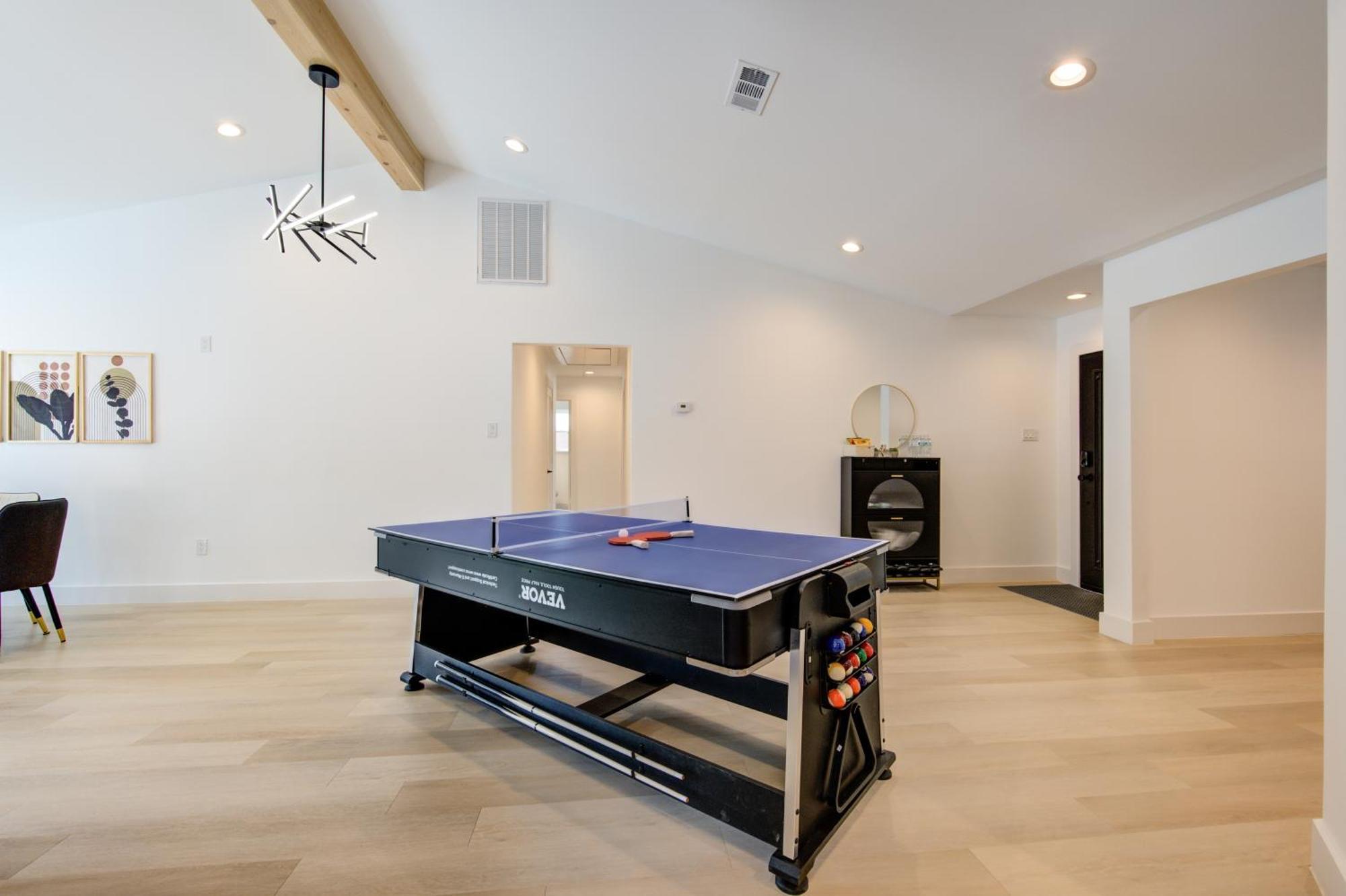 Pickleball Paradise Retreat - 4 Bedrooms, 2,5 Baths - Houston Downtown, Houston Heights - Pickleball And Basketball Court, Pool, Minigolf, Karaoke, Fire Pit, Bbq, Billiards, Ping Pong, Hockey, King Bed מראה חיצוני תמונה